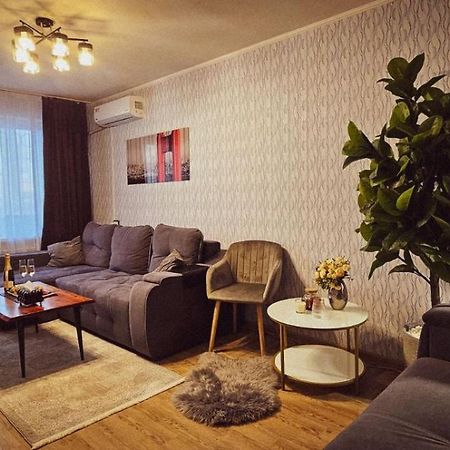 2К Апартаменты В Центре Поселение 24 На 7 克里沃罗格 外观 照片